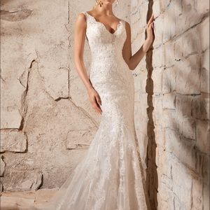 Size 6 Mori Lee Ivory Bridal gown #2708.